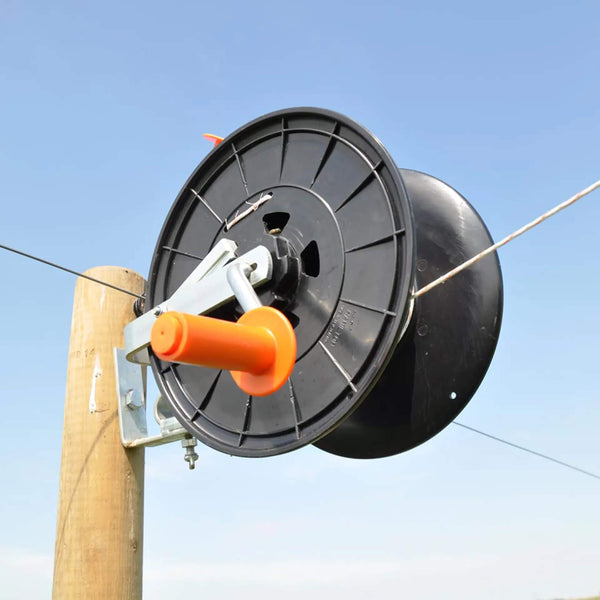 gallagher-econo-reel-500m-capacity-on-wooden-post